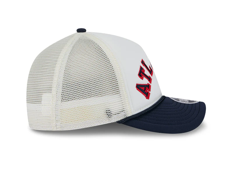 Atlanta Braves Chrome Arch 9FORTY M-Crown A-Frame Trucker Hat - Image 5